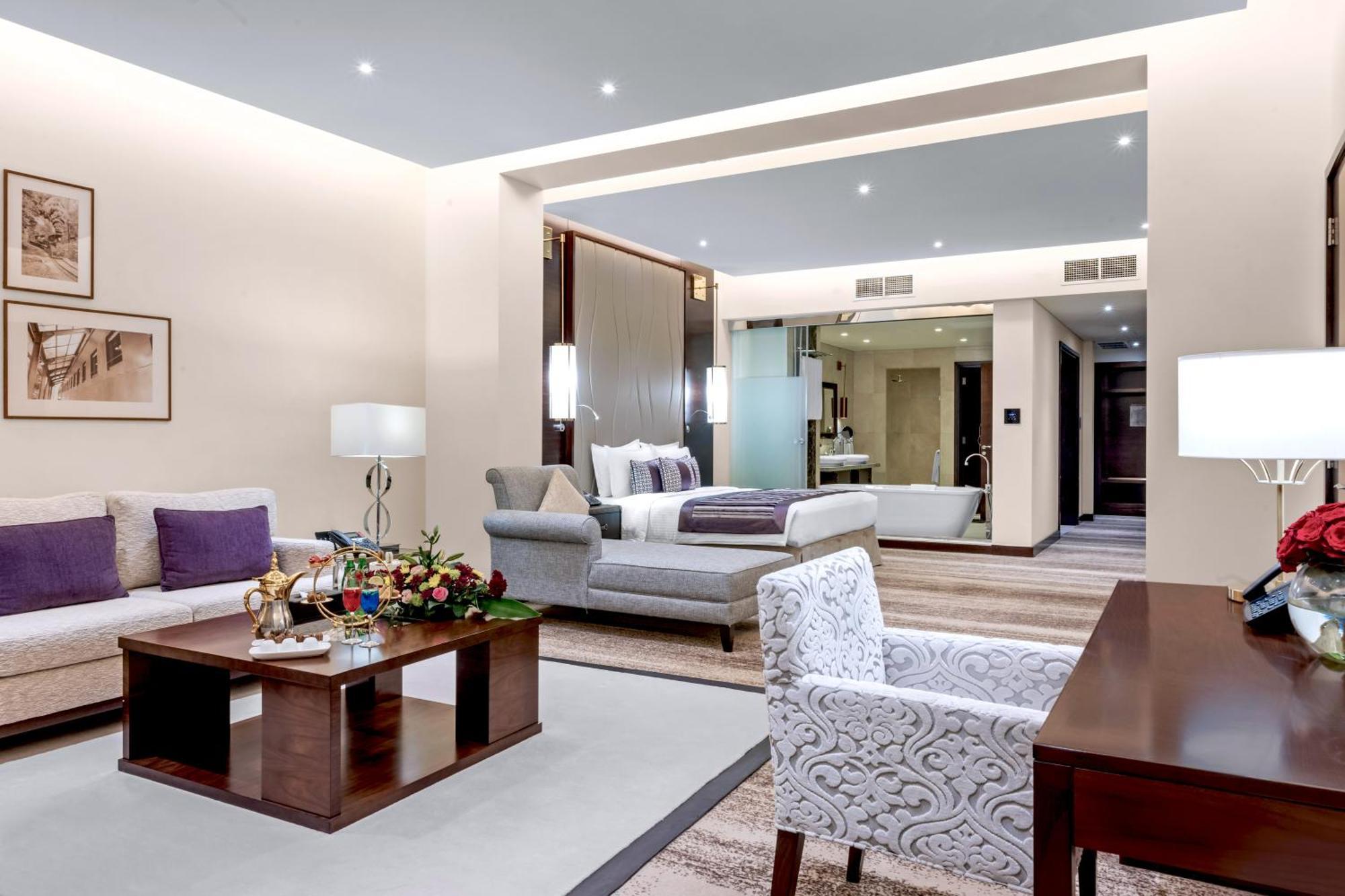 Hotel Grand Millennium Tabuk Esterno foto