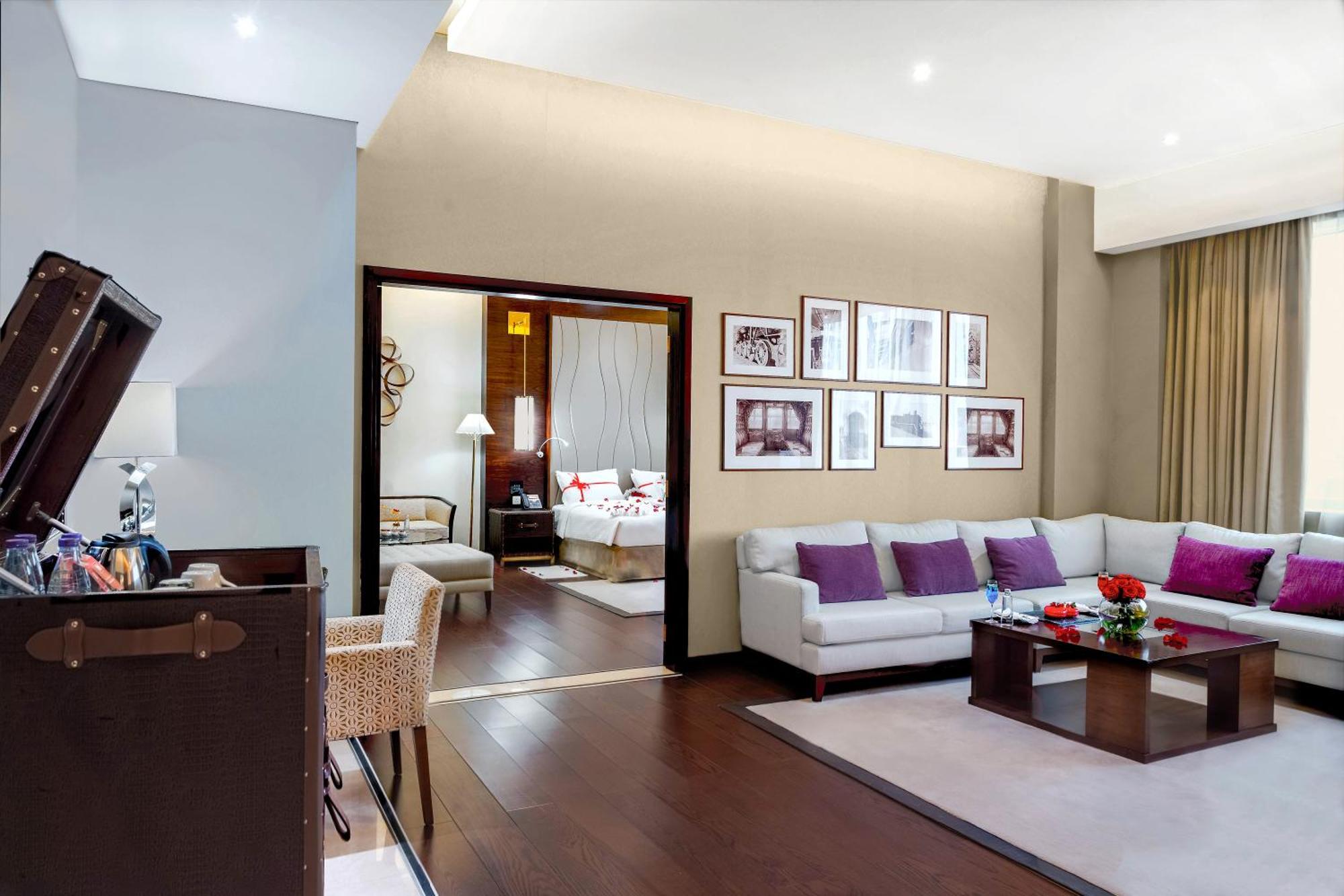 Hotel Grand Millennium Tabuk Esterno foto