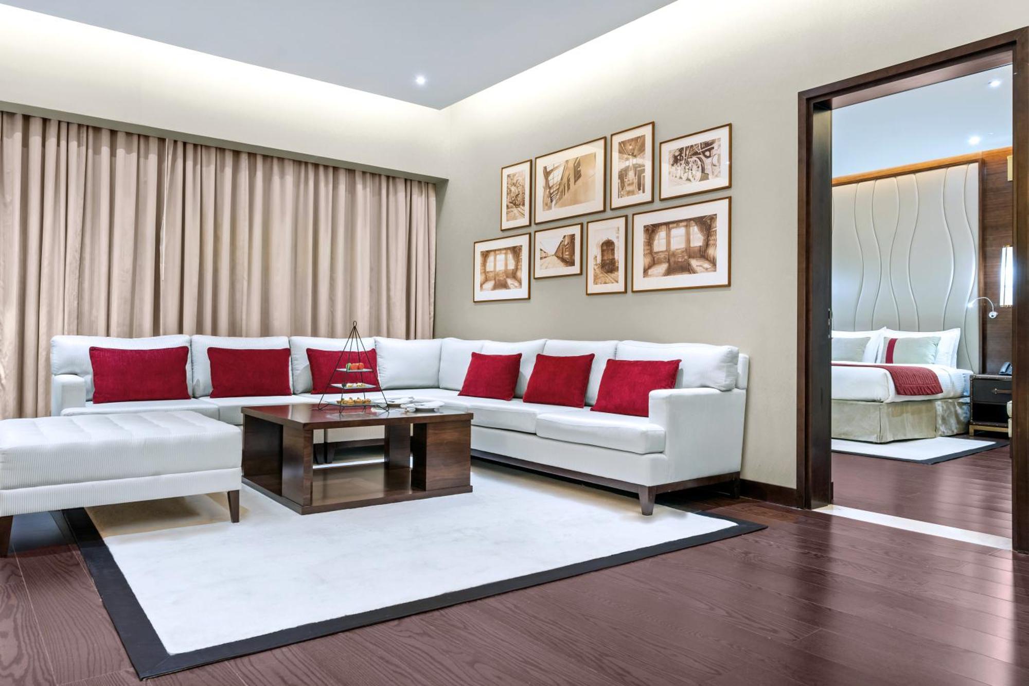 Hotel Grand Millennium Tabuk Esterno foto