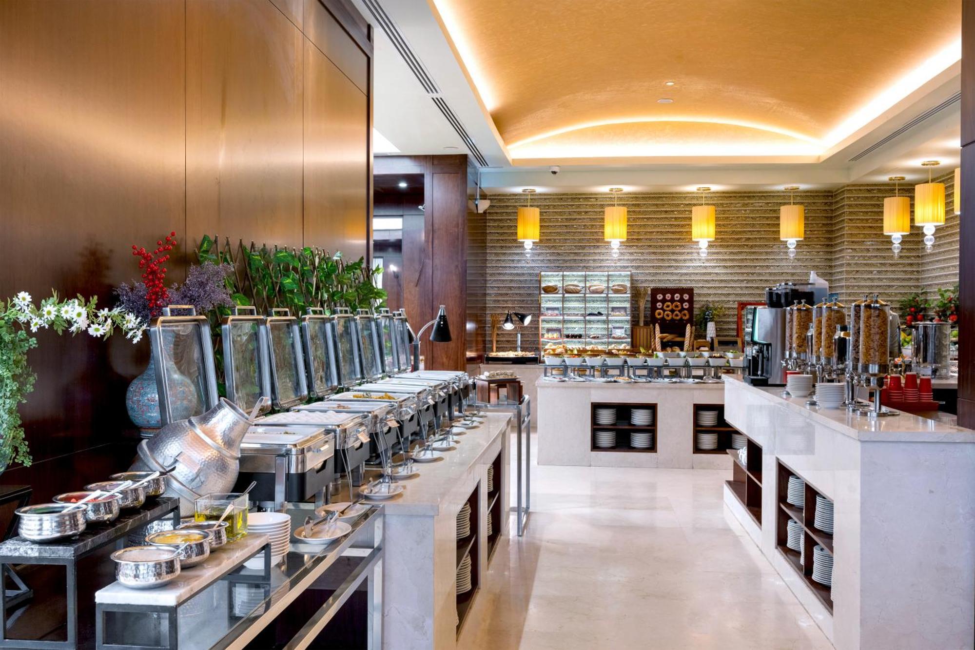Hotel Grand Millennium Tabuk Esterno foto
