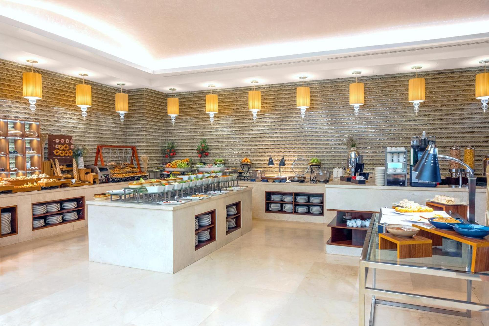 Hotel Grand Millennium Tabuk Esterno foto