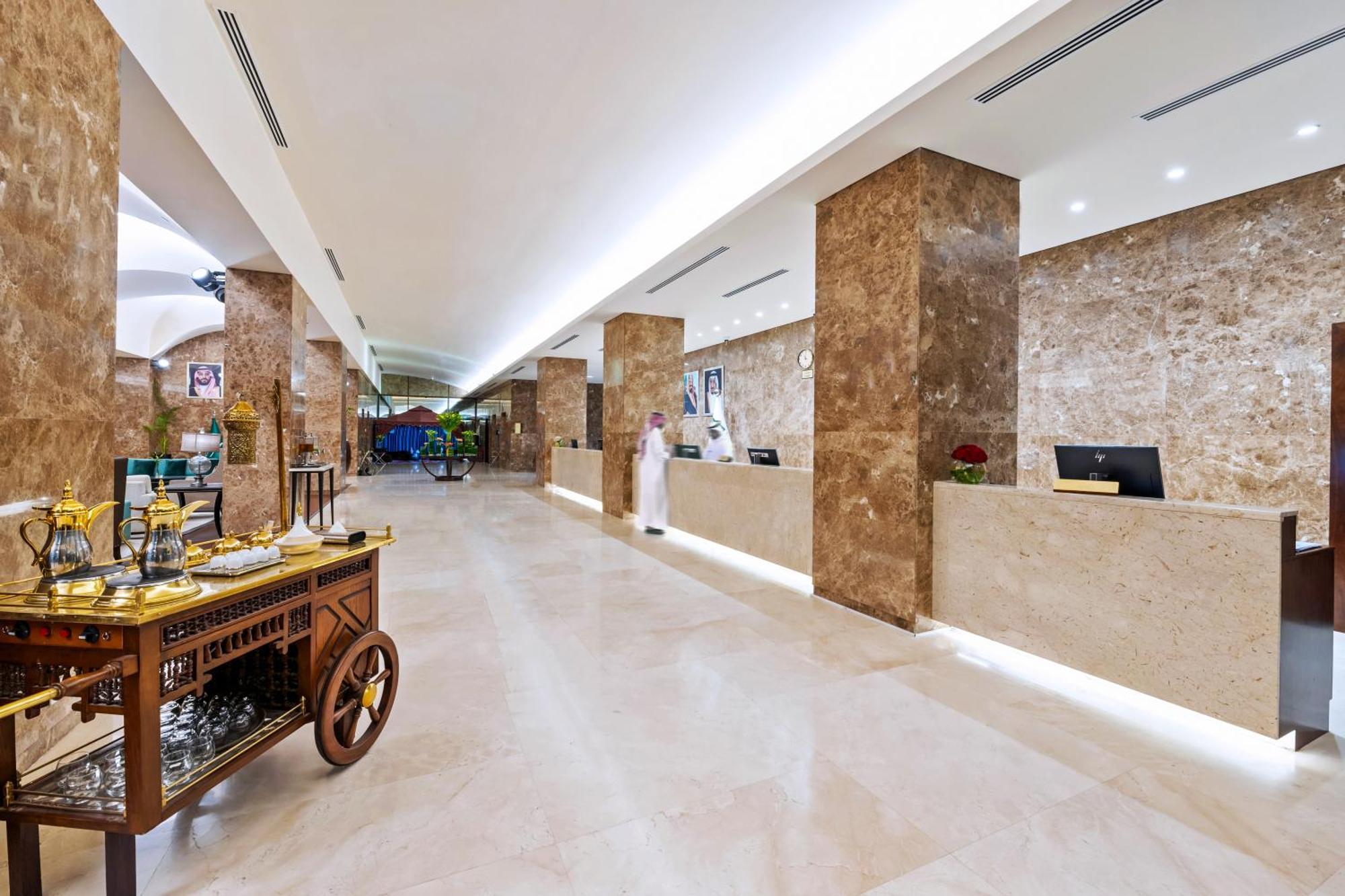 Hotel Grand Millennium Tabuk Esterno foto
