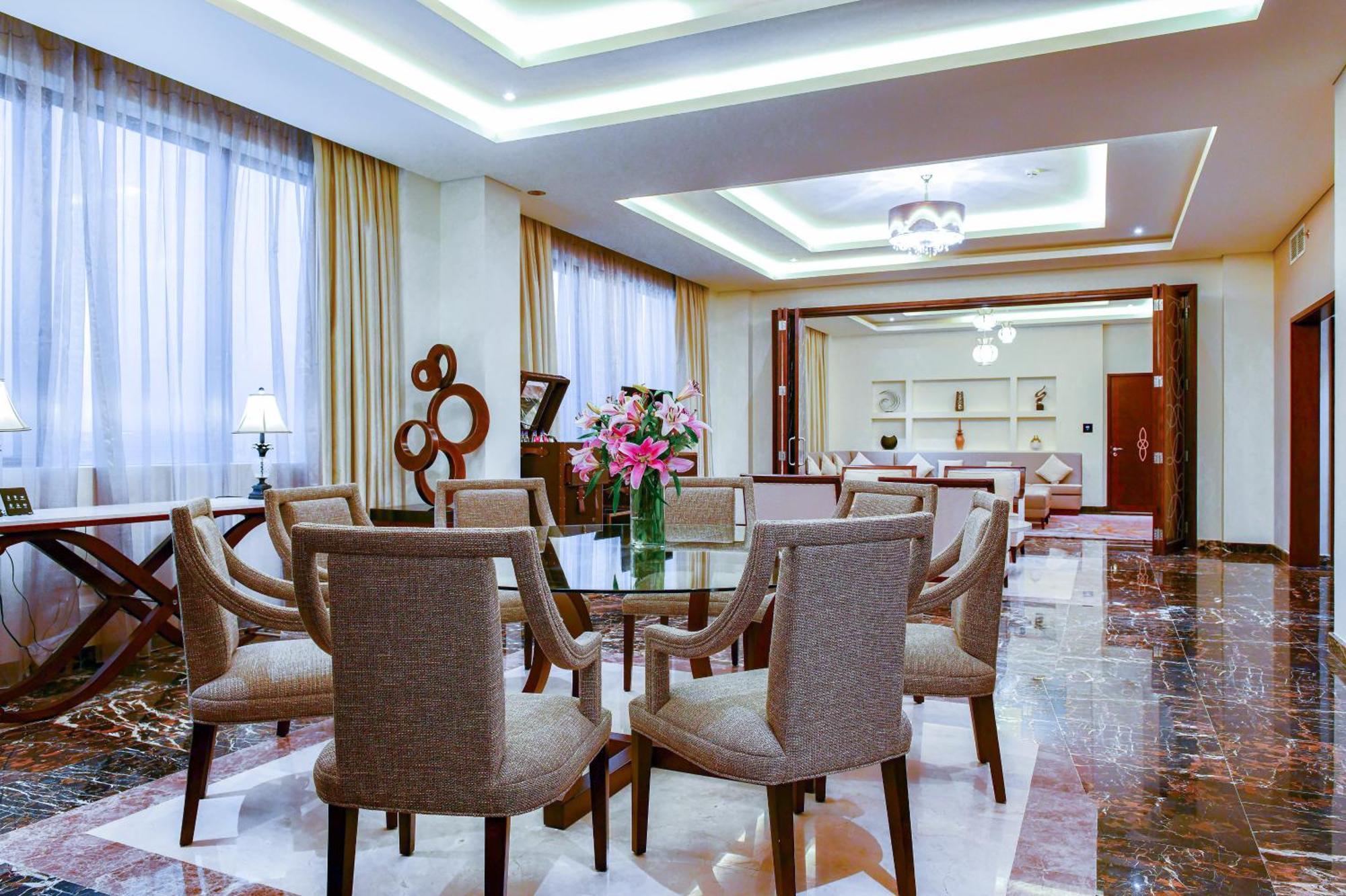 Hotel Grand Millennium Tabuk Esterno foto